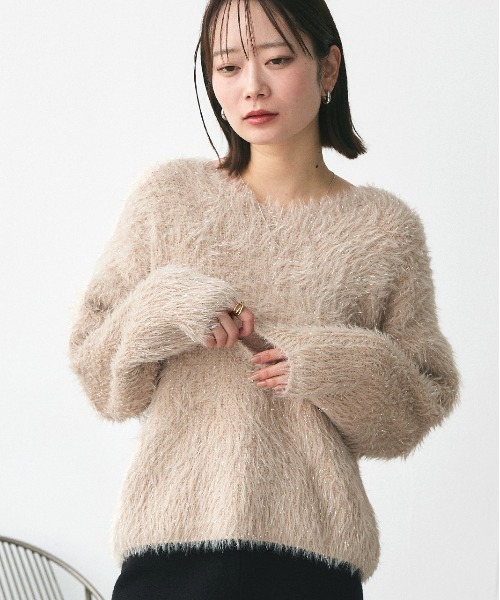 ad thie(アドティエ)の「ラメシャギー Vネックニット(ニット/セーター・レディース・オフホワイト/ライトグレー/チャコール/ベージュ・FREE)」の2枚目の写真
