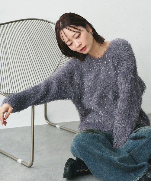 ad thie(アドティエ)の「ラメシャギー Vネックニット(ニット/セーター・レディース・オフホワイト/ライトグレー/チャコール/ベージュ・FREE)」の1枚目の写真