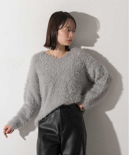 ad thie(アドティエ)の「ラメシャギー Vネックニット(ニット/セーター・レディース・オフホワイト/ライトグレー/チャコール/ベージュ・FREE)」の21枚目の写真