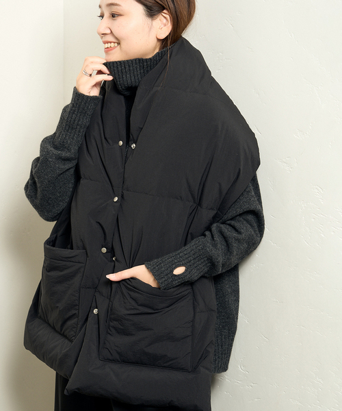 JOURNAL STANDARD（ジャーナルスタンダード）の「ナイロンタフタダウンマフラー（マフラー・レディース・ブラック/ベージュ・FREE）」の2枚目の写真