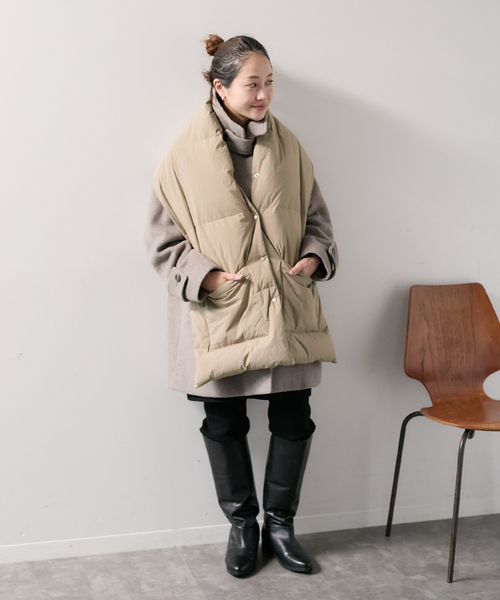 JOURNAL STANDARD（ジャーナルスタンダード）の「ナイロンタフタダウンマフラー（マフラー・レディース・ブラック/ベージュ・FREE）」の22枚目の写真