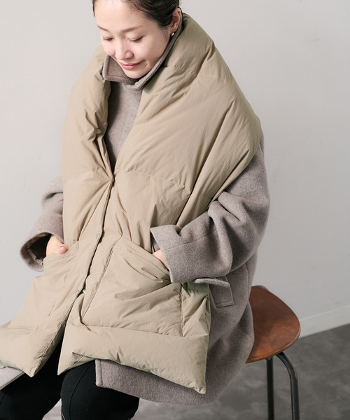 JOURNAL STANDARD（ジャーナルスタンダード）の「ナイロンタフタダウンマフラー（マフラー・レディース・ブラック/ベージュ・FREE）」の17枚目の写真