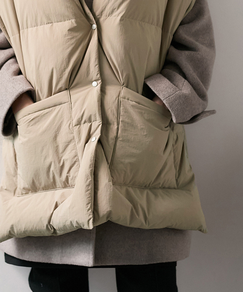 JOURNAL STANDARD（ジャーナルスタンダード）の「ナイロンタフタダウンマフラー（マフラー・レディース・ブラック/ベージュ・FREE）」の19枚目の写真