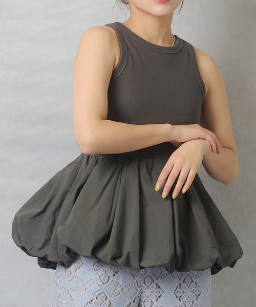 Lull（ルル）の「【Lull / ルル】ボリュームペプラムカップ付きタンクトップ（タンクトップ・レディース・オフホワイト/ブラック/チャコール・ONESIZE）」の19枚目の写真