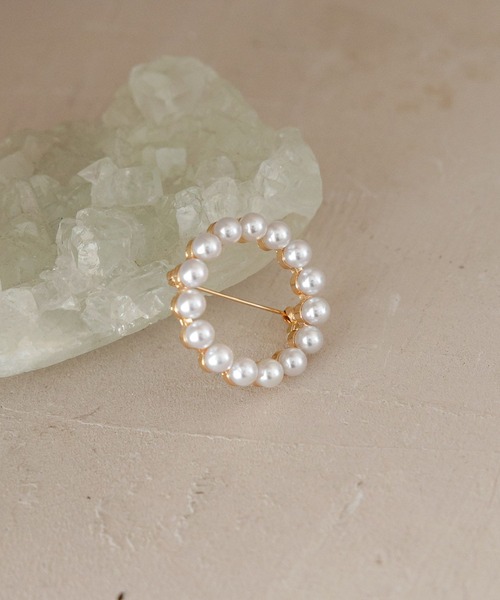 Elura（エルーラ）の「＜2025ceremony＞サークルパールブローチ/252369（ブローチ/コサージュ・レディース・ゴールド/シルバー・ONE SIZE）」の3枚目の写真