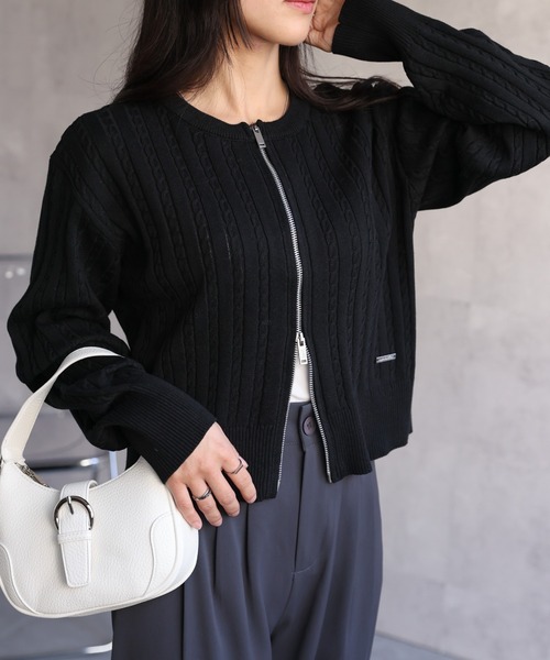 ap retro（アプレトロ）の「プレート付ベビーケーブルZIPカーデ《動画あり》（カーディガン/ボレロ・レディース・ライトグレー/ブラック/オフホワイト/ピンク・FREE）」の5枚目の写真