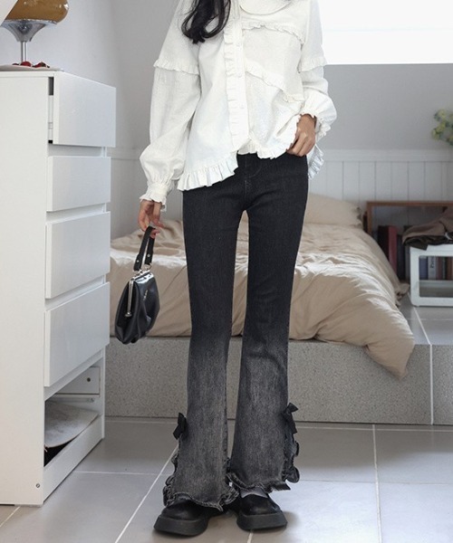 Mejoul(メジュール)の「サイドスリット フリルリボングラデーション フレアスキニーデニム(デニムパンツ・レディース・ブラック/ブルー・S/M)」の18枚目の写真