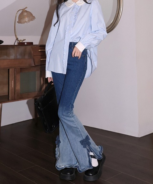 Mejoul(メジュール)の「サイドスリット フリルリボングラデーション フレアスキニーデニム(デニムパンツ・レディース・ブラック/ブルー・S/M)」の21枚目の写真