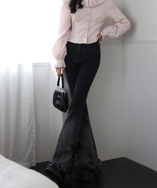 Mejoul(メジュール)の「サイドスリット フリルリボングラデーション フレアスキニーデニム(デニムパンツ・レディース・ブラック/ブルー・S/M)」の9枚目の写真