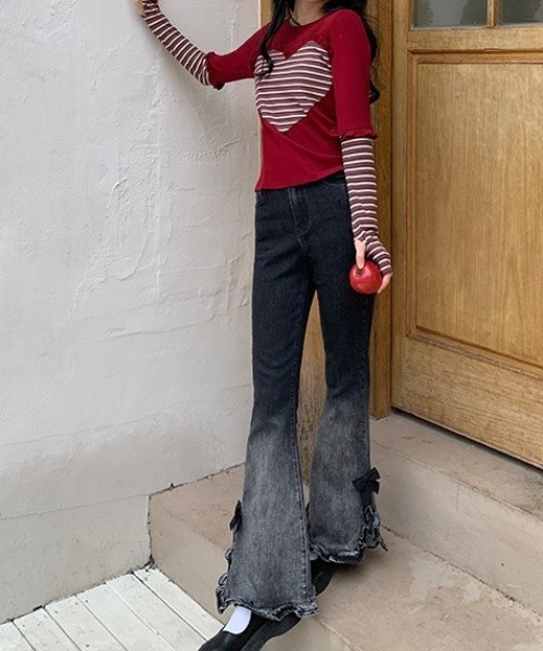 Mejoul(メジュール)の「サイドスリット フリルリボングラデーション フレアスキニーデニム(デニムパンツ・レディース・ブラック/ブルー・S/M)」の17枚目の写真