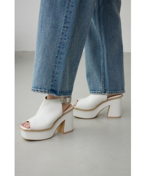 AZUL by moussy（アズールバイマウジー）の「ウエスタンバックルブーティーサンダル（サンダル・レディース・ブラック/アイボリー・LARGE/MEDIUM/SMALL）」の3枚目の写真