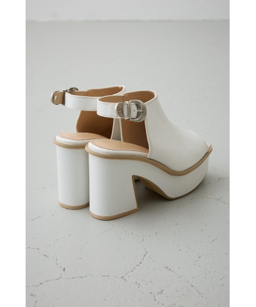 AZUL by moussy（アズールバイマウジー）の「ウエスタンバックルブーティーサンダル（サンダル・レディース・ブラック/アイボリー・LARGE/MEDIUM/SMALL）」の6枚目の写真