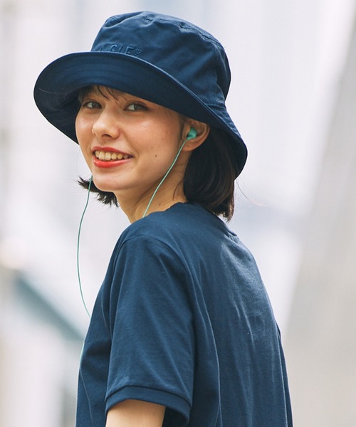 AIGLE(エーグル)の「UVカット コットンバケットハット(ハット・レディース・ベージュ/ダークブルー・M/L)」の1枚目の写真