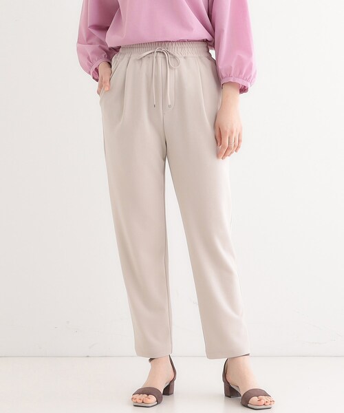 SHOO・LA・RUE（シューラルー）の「【洗える】脚のラインを拾いにくい スマートイージー テーパードパンツ（その他パンツ・レディース・ブラック/ライトベージュ/オレンジ/チャコールグレー/ブルー・01/10/05/04/03/02）」の3枚目の写真