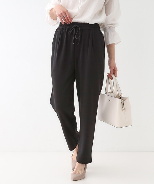 SHOO・LA・RUE（シューラルー）の「【洗える】脚のラインを拾いにくい スマートイージー テーパードパンツ（その他パンツ・レディース・ブラック/ライトベージュ/オレンジ/チャコールグレー/ブルー・01/10/05/04/03/02）」の2枚目の写真