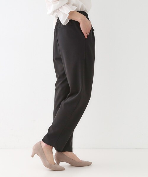 SHOO・LA・RUE（シューラルー）の「【洗える】脚のラインを拾いにくい スマートイージー テーパードパンツ（その他パンツ・レディース・ブラック/ライトベージュ/オレンジ/チャコールグレー/ブルー・01/10/05/04/03/02）」の7枚目の写真