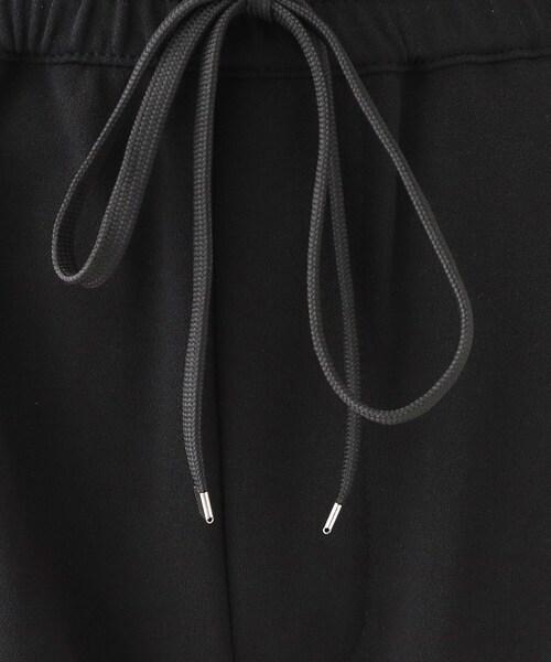 SHOO・LA・RUE（シューラルー）の「【洗える】脚のラインを拾いにくい スマートイージー テーパードパンツ（その他パンツ・レディース・ブラック/ライトベージュ/オレンジ/チャコールグレー/ブルー・01/10/05/04/03/02）」の9枚目の写真