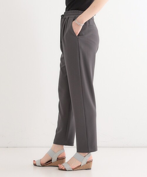 SHOO・LA・RUE（シューラルー）の「【洗える】脚のラインを拾いにくい スマートイージー テーパードパンツ（その他パンツ・レディース・ブラック/ライトベージュ/オレンジ/チャコールグレー/ブルー・01/10/05/04/03/02）」の11枚目の写真