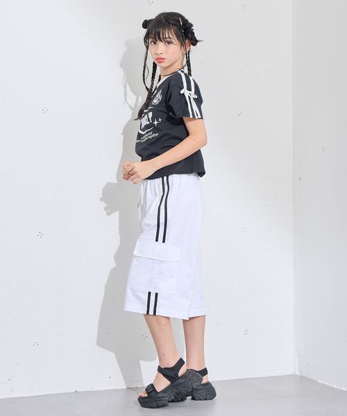 BISKEE（ビスキー）の「サイドラインバミューダパンツ（カーゴパンツ・キッズ・ブラック/オフホワイト・160cm/140cm/150cm）」の8枚目の写真