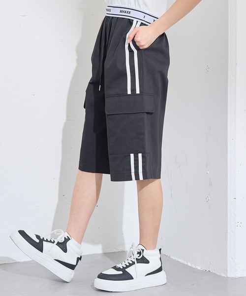 BISKEE（ビスキー）の「サイドラインバミューダパンツ（カーゴパンツ・キッズ・ブラック/オフホワイト・160cm/140cm/150cm）」の12枚目の写真