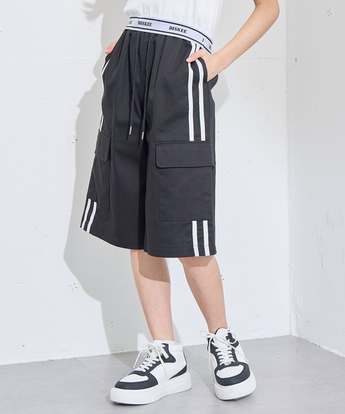 BISKEE（ビスキー）の「サイドラインバミューダパンツ（カーゴパンツ・キッズ・ブラック/オフホワイト・160cm/140cm/150cm）」の14枚目の写真