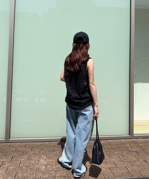 ISOOK（アイスー）の「【ISOOK / アイスー】前後2wayフリンジベスト / ノースリーブ カットジャガード オーガンジー シアー Vネック クルーネック チュニック ロング丈 ホワイト ブラック 白 黒 ZOZOTOWN限定（タンクトップ・レディース・アイボリー/ブラック・FREE）」の5枚目の写真