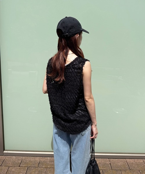 ISOOK（アイスー）の「【ISOOK / アイスー】前後2wayフリンジベスト / ノースリーブ カットジャガード オーガンジー シアー Vネック クルーネック チュニック ロング丈 ホワイト ブラック 白 黒 ZOZOTOWN限定（タンクトップ・レディース・アイボリー/ブラック・FREE）」の12枚目の写真