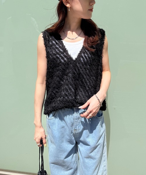 ISOOK（アイスー）の「【ISOOK / アイスー】前後2wayフリンジベスト / ノースリーブ カットジャガード オーガンジー シアー Vネック クルーネック チュニック ロング丈 ホワイト ブラック 白 黒 ZOZOTOWN限定（タンクトップ・レディース・アイボリー/ブラック・FREE）」の11枚目の写真