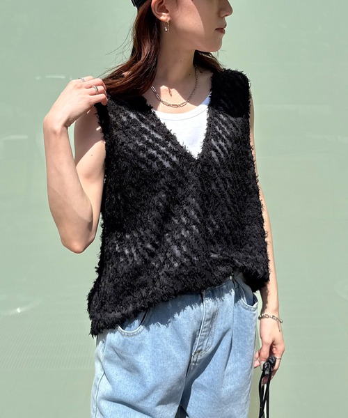 ISOOK（アイスー）の「【ISOOK / アイスー】前後2wayフリンジベスト / ノースリーブ カットジャガード オーガンジー シアー Vネック クルーネック チュニック ロング丈 ホワイト ブラック 白 黒 ZOZOTOWN限定（タンクトップ・レディース・アイボリー/ブラック・FREE）」の19枚目の写真