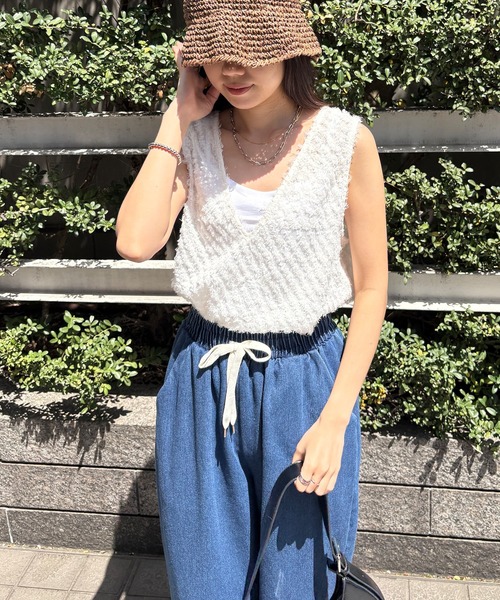 ISOOK（アイスー）の「【ISOOK / アイスー】前後2wayフリンジベスト / ノースリーブ カットジャガード オーガンジー シアー Vネック クルーネック チュニック ロング丈 ホワイト ブラック 白 黒 ZOZOTOWN限定（タンクトップ・レディース・アイボリー/ブラック・FREE）」の10枚目の写真