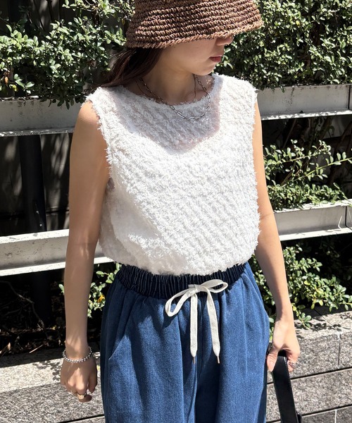 ISOOK（アイスー）の「【ISOOK / アイスー】前後2wayフリンジベスト / ノースリーブ カットジャガード オーガンジー シアー Vネック クルーネック チュニック ロング丈 ホワイト ブラック 白 黒 ZOZOTOWN限定（タンクトップ・レディース・アイボリー/ブラック・FREE）」の18枚目の写真