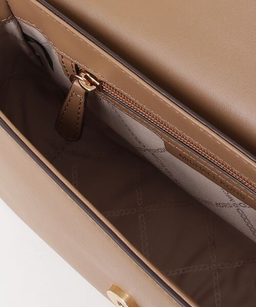 MICHAEL KORS(マイケルコース)の「MICHAEL KORS Parker Medium Shoulder Bag マイケルコース パーカー ミディアム レザーショルダーバッグ(ショルダーバッグ・レディース・ゴールド系その他/ブラック/ベージュ系その他・FREE)」の17枚目の写真