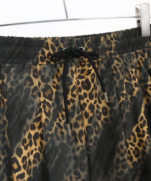 GLIMCLAP（グリムクラップ）の「mp13553- Leopard & handwriting pattern easy pants イージーパンツ（その他パンツ・メンズ・キャメル・S/M/L）」の13枚目の写真