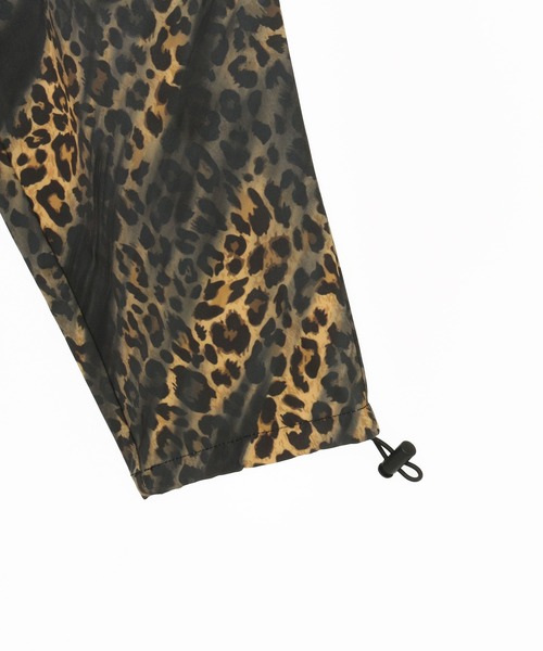GLIMCLAP（グリムクラップ）の「mp13553- Leopard & handwriting pattern easy pants イージーパンツ（その他パンツ・メンズ・キャメル・S/M/L）」の15枚目の写真