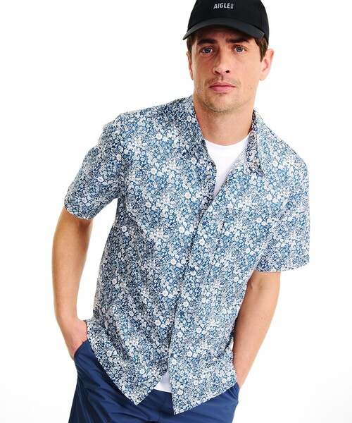 AIGLE(エーグル)の「リバティプリントショートスリーブシャツ(シャツ/ブラウス・メンズ・ブルー/ベージュ・L/XL/M)」の1枚目の写真