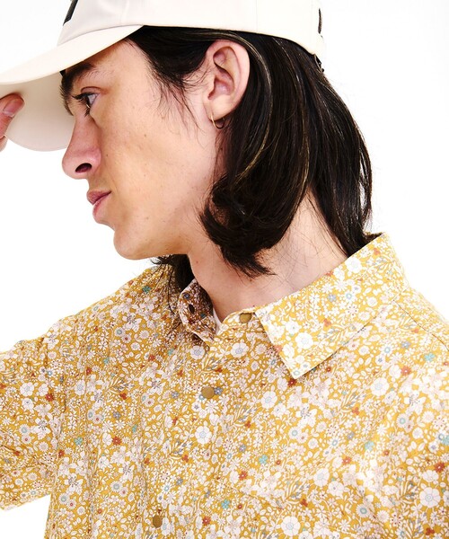 AIGLE(エーグル)の「リバティプリントショートスリーブシャツ(シャツ/ブラウス・メンズ・ブルー/ベージュ・L/XL/M)」の3枚目の写真