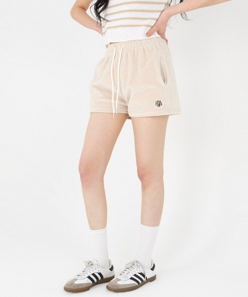 muahmuah(ムーアムーア)の「A'GEM/9 × .kom 『muah muah/ムーアムーア』VELOUR TRAINING SHORTS/ベロアトレーニングショーツ(スウェットパンツ・レディース・ベージュ/ピンク/グレー/ブラック・FREE)」の1枚目の写真