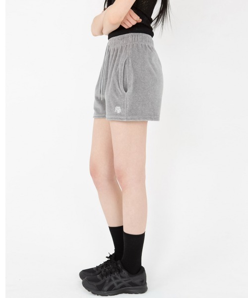 muahmuah(ムーアムーア)の「A'GEM/9 × .kom 『muah muah/ムーアムーア』VELOUR TRAINING SHORTS/ベロアトレーニングショーツ(スウェットパンツ・レディース・ベージュ/ピンク/グレー/ブラック・FREE)」の3枚目の写真