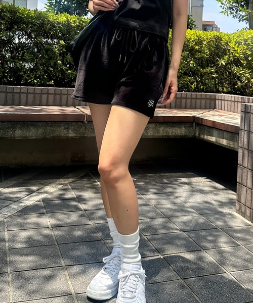muahmuah(ムーアムーア)の「A'GEM/9 × .kom 『muah muah/ムーアムーア』VELOUR TRAINING SHORTS/ベロアトレーニングショーツ(スウェットパンツ・レディース・ベージュ/ピンク/グレー/ブラック・FREE)」の2枚目の写真