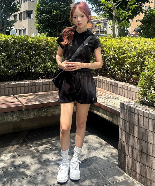 muahmuah(ムーアムーア)の「A'GEM/9 × .kom 『muah muah/ムーアムーア』VELOUR TRAINING SHORTS/ベロアトレーニングショーツ(スウェットパンツ・レディース・ベージュ/ピンク/グレー/ブラック・FREE)」の15枚目の写真