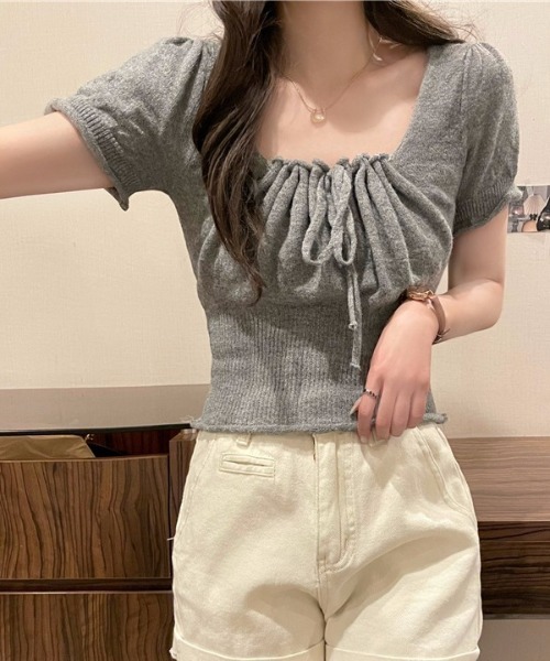 aremoi(アレモイ)の「【aremoi / アレモイ】ギャザーニットトップス(ニット/セーター・レディース・ベージュ/ブラック/グレー・FREE)」の3枚目の写真
