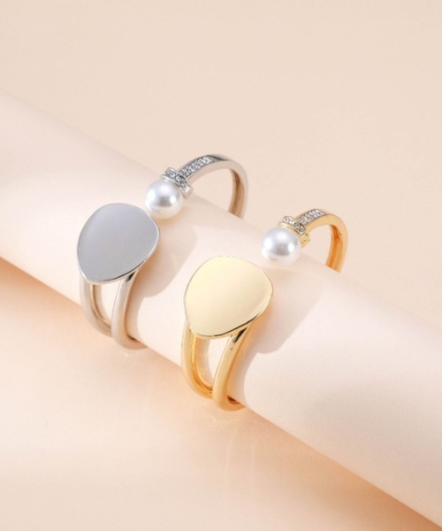 yu-ka（ユーカ）の「YU-KA:オーバルパールバングル oval Pearl bangle（バングル/リストバンド・レディース・シルバー・FREE）」の3枚目の写真