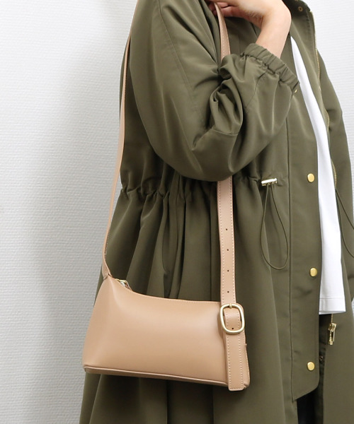 cache cache(カシュ カシュ)の「カシュカシュ cachecache / アシンメトリーバックルショルダー(ショルダーバッグ・レディース・ブラック/ライトグレー/ベージュ・FREE)」の1枚目の写真
