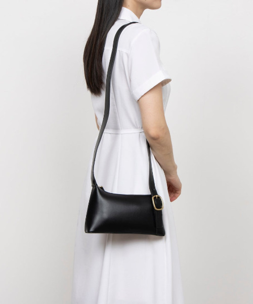 cache cache(カシュ カシュ)の「カシュカシュ cachecache / アシンメトリーバックルショルダー(ショルダーバッグ・レディース・ブラック/ライトグレー/ベージュ・FREE)」の2枚目の写真