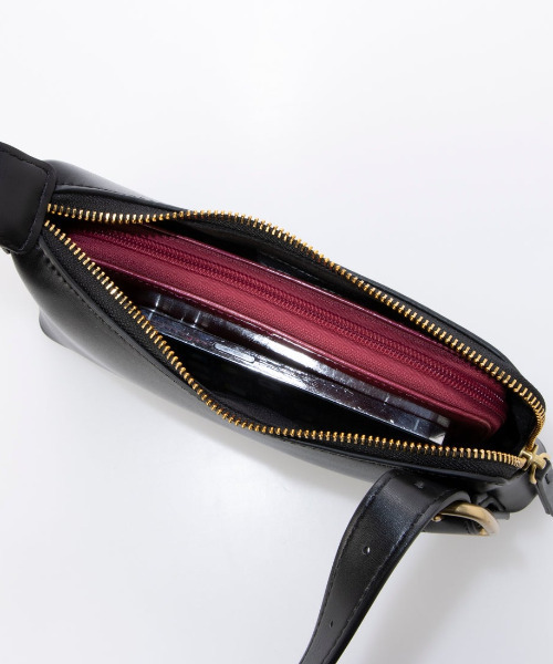 cache cache(カシュ カシュ)の「カシュカシュ cachecache / アシンメトリーバックルショルダー(ショルダーバッグ・レディース・ブラック/ライトグレー/ベージュ・FREE)」の10枚目の写真