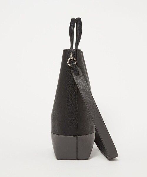 UNITED ARROWS(ユナイテッドアローズ)の「トリプルカラー バーチカル トートバッグ(トートバッグ・レディース・ナチュラル/ブラック・FREE)」の11枚目の写真