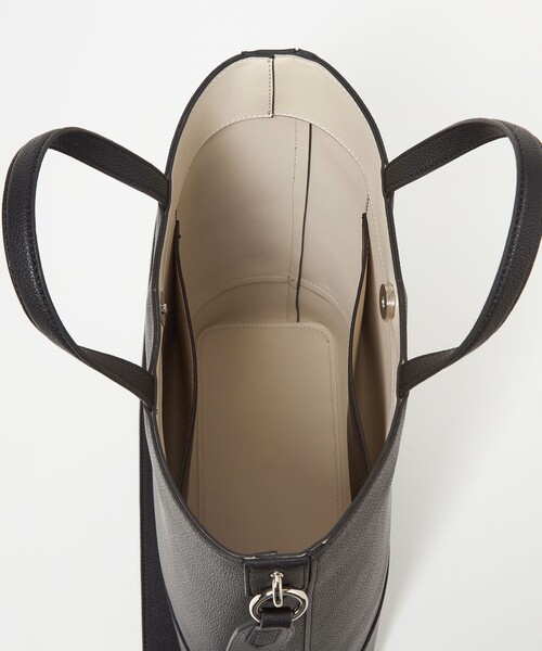 UNITED ARROWS(ユナイテッドアローズ)の「トリプルカラー バーチカル トートバッグ(トートバッグ・レディース・ナチュラル/ブラック・FREE)」の17枚目の写真