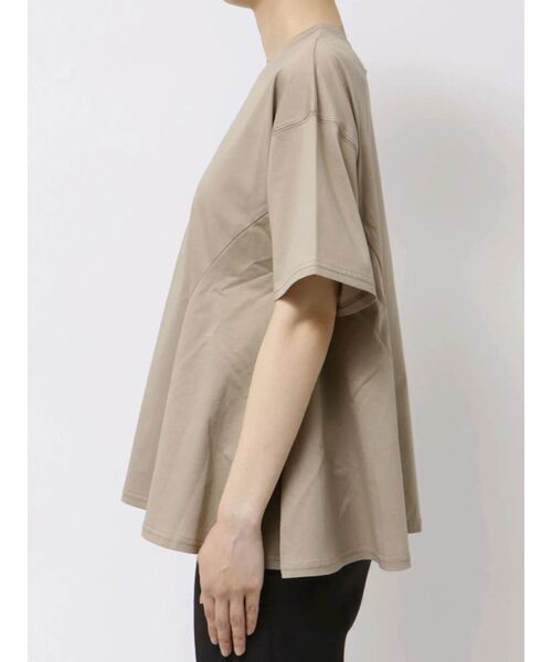 TONAL（トーナル）の「ペプラムフレアデザインTシャツ（Tシャツ/カットソー・レディース・ブラック/オフホワイト/ベージュ・MEDIUM）」の6枚目の写真