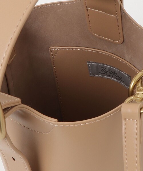 fredy emue（フレディエミュ）の「バックルワンハンドルバッグ（ショルダーバッグ・レディース・ベージュ/ブラック・FREE）」の13枚目の写真