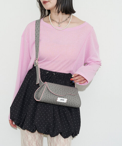 GRAIN(グレイン)の「【GRAIN/グレイン】オーストリッチ変形フラップショルダーバッグ(ショルダーバッグ・レディース・グレー/アイボリー/ブルー・FREE)」の2枚目の写真